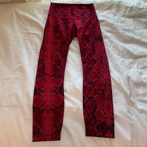 Lululemon red snake wunder under luon material leggings GREAT CONDITION